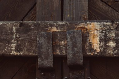 Sürgülü eski ahşap kapı