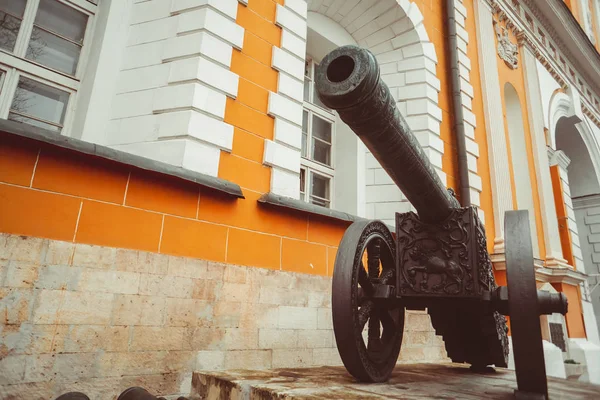 Cannone vintage per strada — Foto Stock