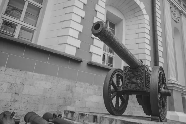 Vintage cannon on the street — Stock Photo, Image