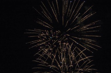 # Gökyüzünü ışık havai fişek