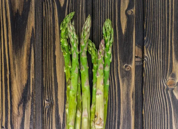 Asparagus on wooden background — Stock Photo, Image