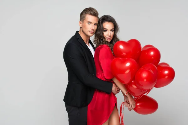 Couple Amoureux Heureux Avec Ballon Rouge Saint Valentin — Photo