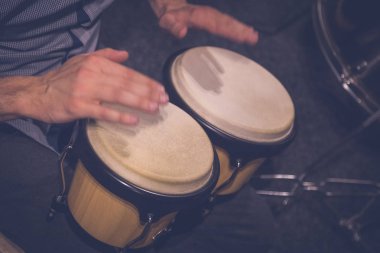 Müzisyen oyun Bongo