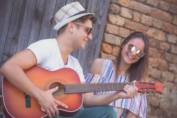 Kaç oyun akustik gitar ve şarkı