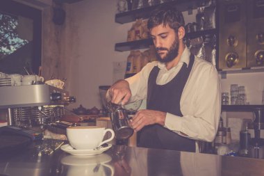 Kahve Dükkanı işçi