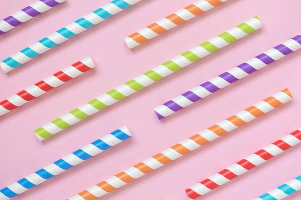 Multicolored drinking straws texture against rose background minimalistic concept — Stock Photo, Image