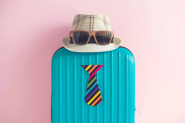 Equipamento de viagem conceito minimalista férias de verão — Fotografia de Stock