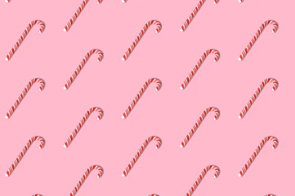 Muster Textur aus Zuckerstangen auf rosa Hintergrund Weihnachten Feiertag Symbol abstrakt. — Stockfoto