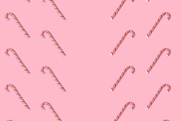 Patrón textura hecha de bastones de caramelo sobre fondo rosa navidad símbolo de vacaciones abstracto . —  Fotos de Stock