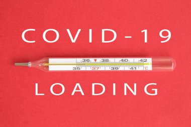 Asgari yaratıcı koronavirüs konsepti yükleme biçimi olarak termometre.