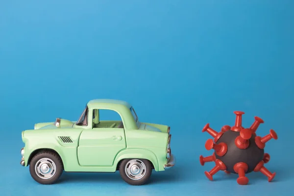 Malé Auto Korona Virus Buňky Symbol Pandemie Panika Minimální Kreativní — Stock fotografie