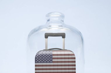 Birleşik Devletler bavulu, karantinada bayrak tasarımı asgari yaratıcı koronavirüs seyahat kısıtlaması kavramı.