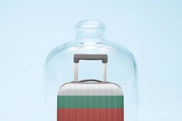 Walizka Bułgarską Flagą Koncepcji Minimalnego Kreatywnego Ograniczenia Podróży Koronawirusów — Zdjęcie stockowe