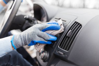 İşçi el temizleme araç gösterge panelini kapat.