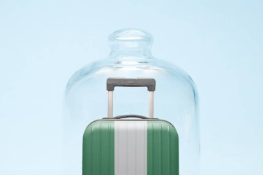 Karantinada Nijerya bayrağı tasarımı bavulu. En az yaratıcı koronavirüs seyahat kısıtlaması kavramı..