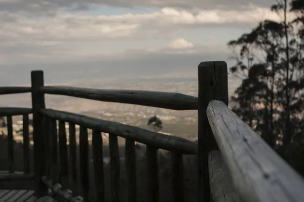 Atardecer en mirador frente al valle