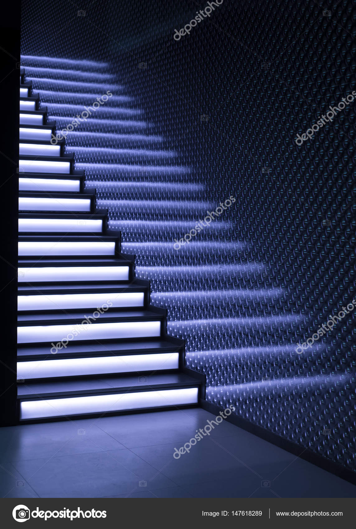 trap met verlichting — Stockfoto © Onradi #147618289 trap met verlichting — Stockfoto © Onradi #147618289