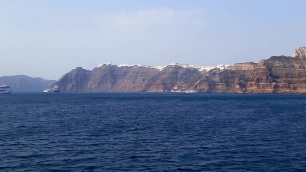 Santorini seacoast from catamaran — Stock Video