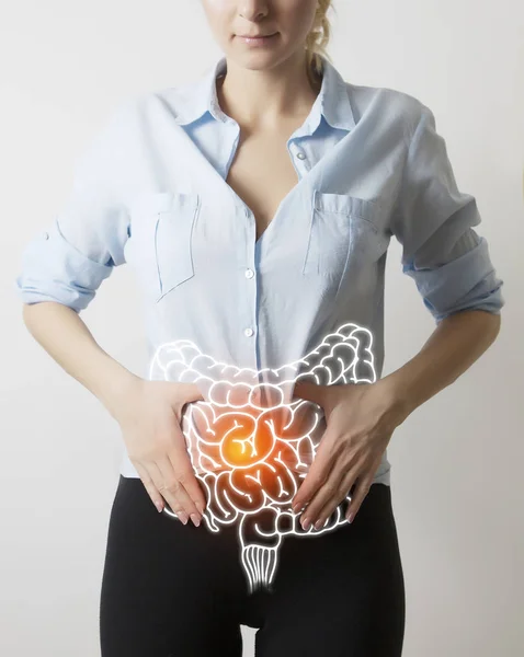 Визуализация кишечника на женском теле крупным планом — стоковое фото