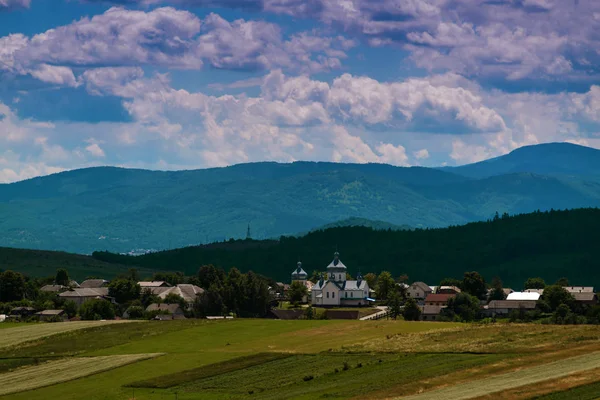 Bellissimo paesaggio montano — Foto Stock