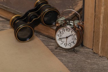 Eski kağıt dürbün kitaplar