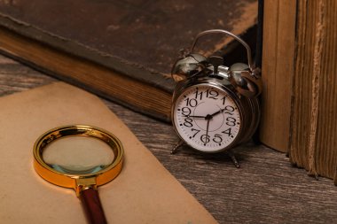 Eski kağıt dürbün kitaplar