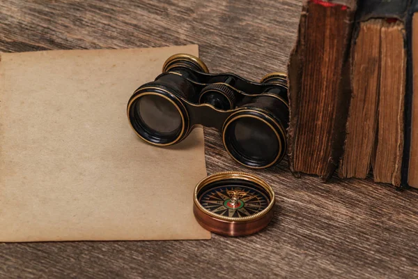 Old paper binoculars books — Stock Photo, Image