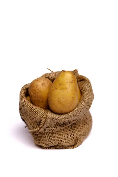Sacchetto con patate isolato su sfondo bianco — Foto Stock