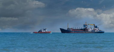 Adriyatik 'teki gemi boşaltma için limana gidiyor