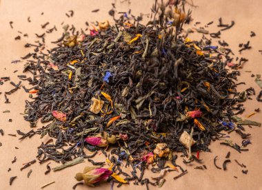 Eski bir kâğıt üzerinde çay toptan. Çayınızın tadını çıkarın, evde, arkadaşlarınızı, ailenizi ya da yalnızlığınızı her gün ziyaret edin. Klasik sıcak içecek.