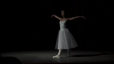 genç güzel dansçı poz