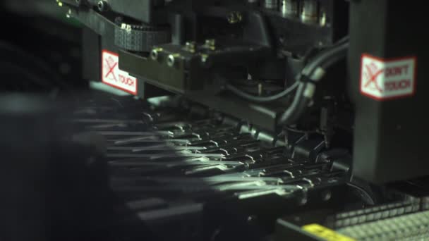 Robotické produkce tištěných Circut desky — Stock video