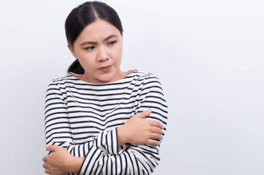 Kadın soğuk hissediyorum