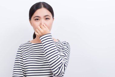 Kadına dokun burnunu