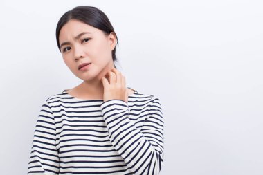 Boynunu kaşıma kadın