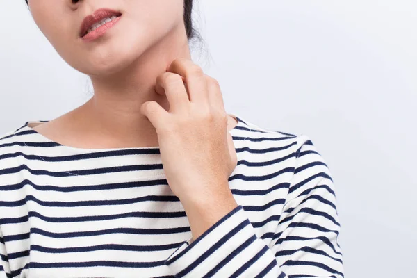 Woman scratching her neck — Stock Photo, Image