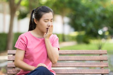 Garden'da esneme kadın