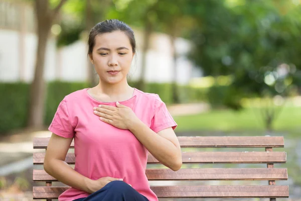 Belly Breathing Vs Chest Breathing: Benefits And Side Effects 