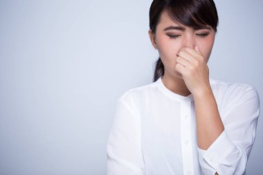 Kadına dokun burnunu