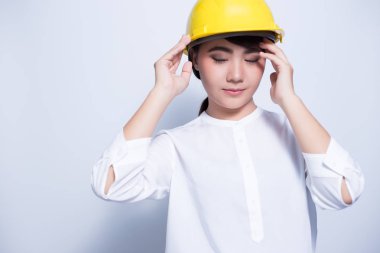 Beyaz arka plan coppy uzay mühendisi kadın