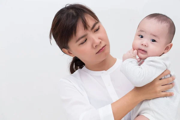 Arg mamma prata med hennes son — Stockfoto