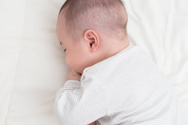 Ritratto adorabile bambino sonno — Foto Stock