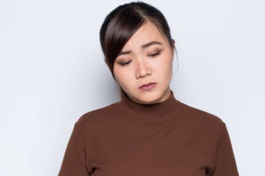 Yalnız bir Asyalı kadın