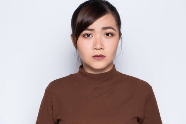 Yalnız bir Asyalı kadın