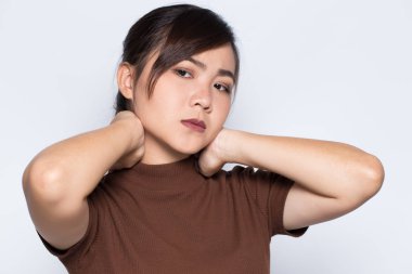 kadın boyun ağrısı vardır