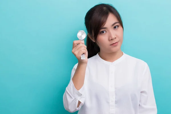 Asiatisk kvinna frågar "vad är klockan" — Stockfoto