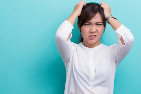 Boos vrouw op geïsoleerde achtergrond — Stockfoto