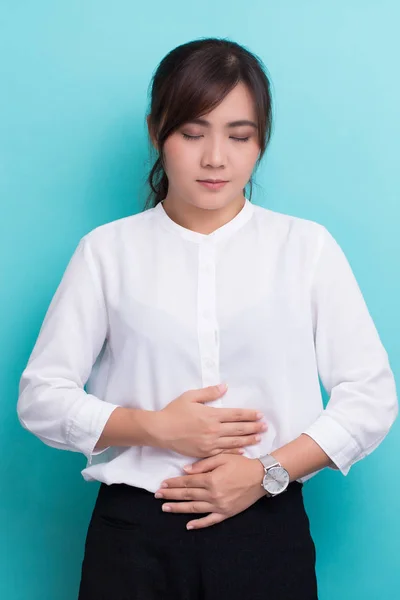 Mujer tiene dolor de estómago — Foto de Stock