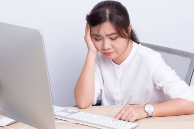 Kadın kullanıyorsanız bilgisayarı ve sıkıcı hissediyorum