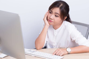 Kadın kullanıyorsanız bilgisayarı ve sıkıcı hissediyorum